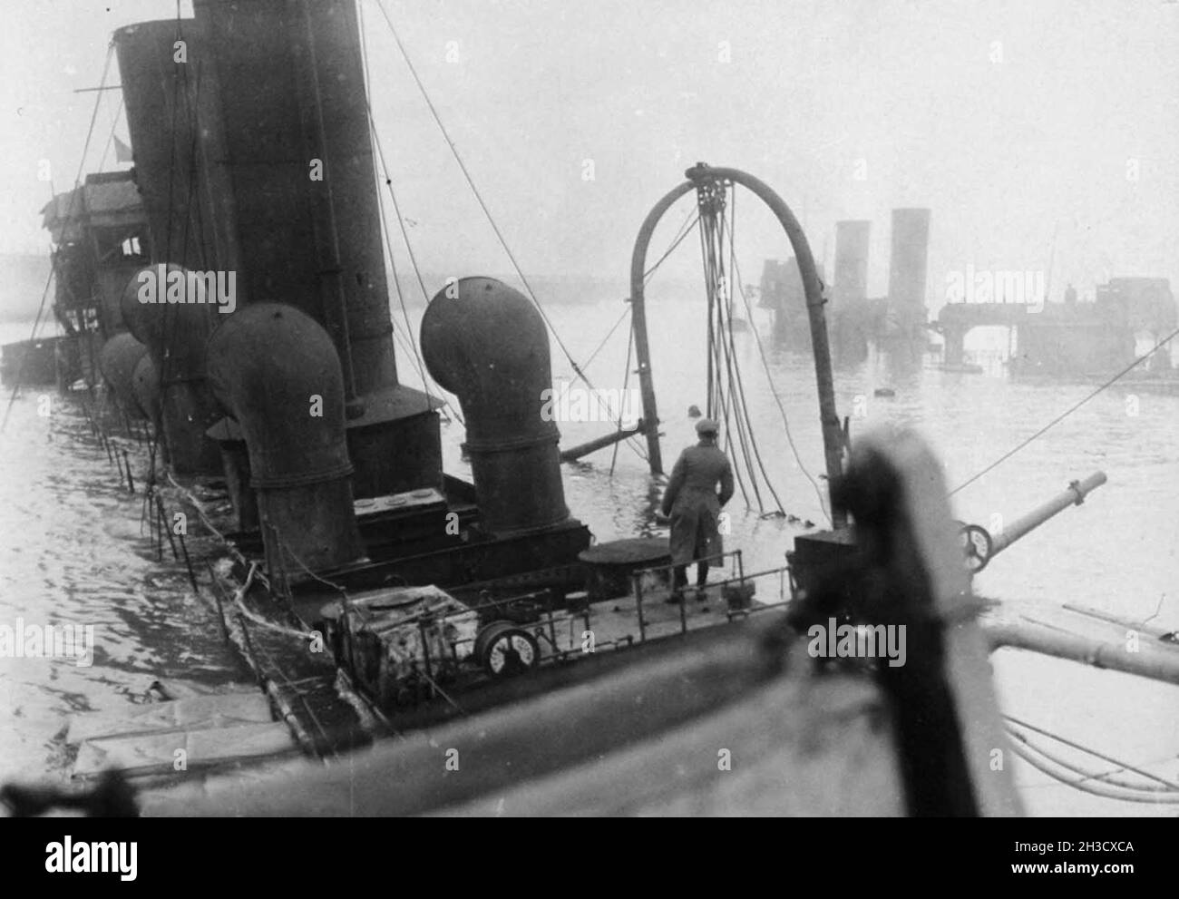 Le RAID de Zeebrugge a eu lieu le 23 avril 1918.La Marine royale a tenté de bloquer le port belge de Bruges-Zeebrugge en plongeant des navires plus anciens à l'entrée du canal, afin d'empêcher les navires allemands de quitter le port. Banque D'Images