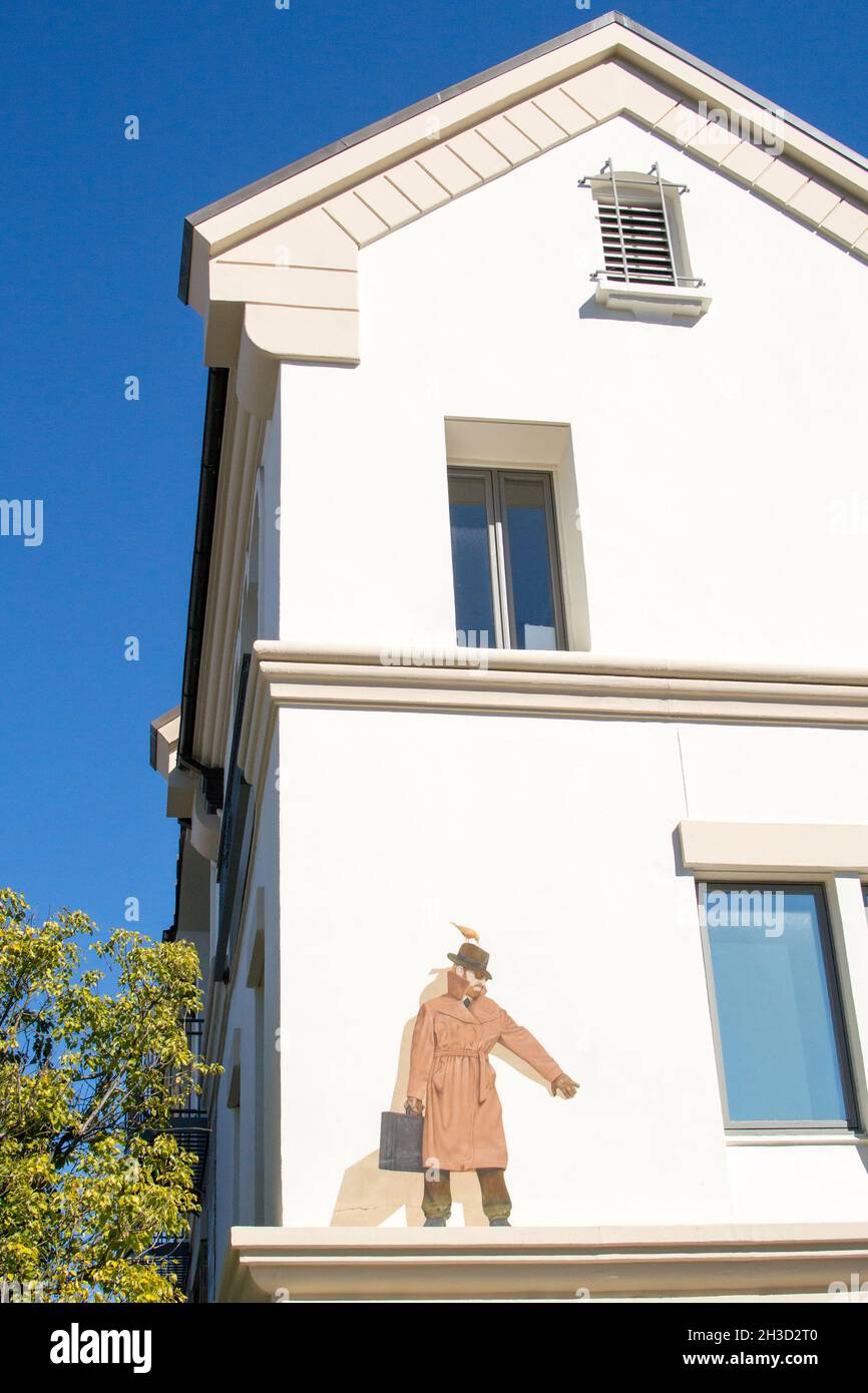 L'inspecteur - trompe-l'oeil murale d'un homme sur une corniche, par Greg Brown, sur le côté de l'Avid Bank au 192 Lytton Ave, Palo Alto, Californie. Banque D'Images