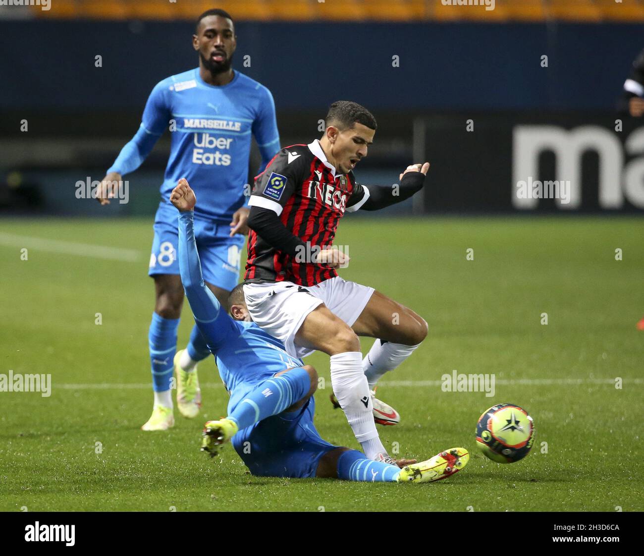 Youcef Atal de Nice lors du championnat de France Ligue 1 de football entre OGC Nice (OGCN) et Olympique de Marseille (OM) le 27 octobre 2021 au Stade de l'Aube à Troyes, France - photo: Jean Catuffe/DPPI/LiveMedia Banque D'Images