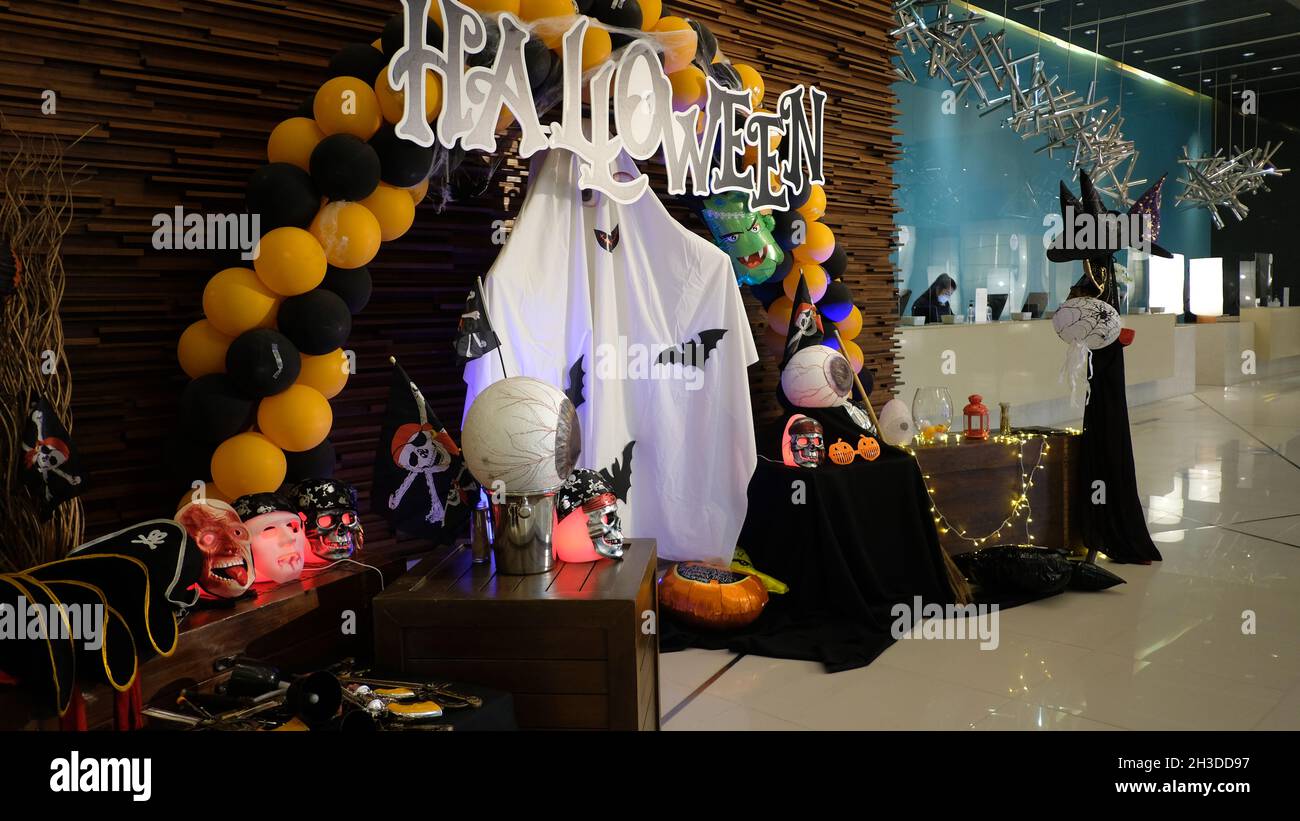Décorations d'Halloween dans le hall de l'hôtel Holiday Inn Pattaya Beach Thaïlande Banque D'Images