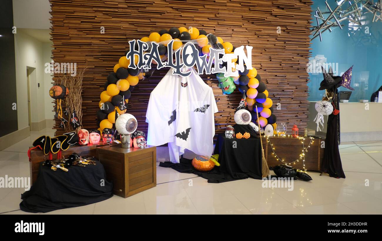 Décorations d'Halloween dans le hall de l'hôtel Holiday Inn Pattaya Beach Thaïlande Banque D'Images