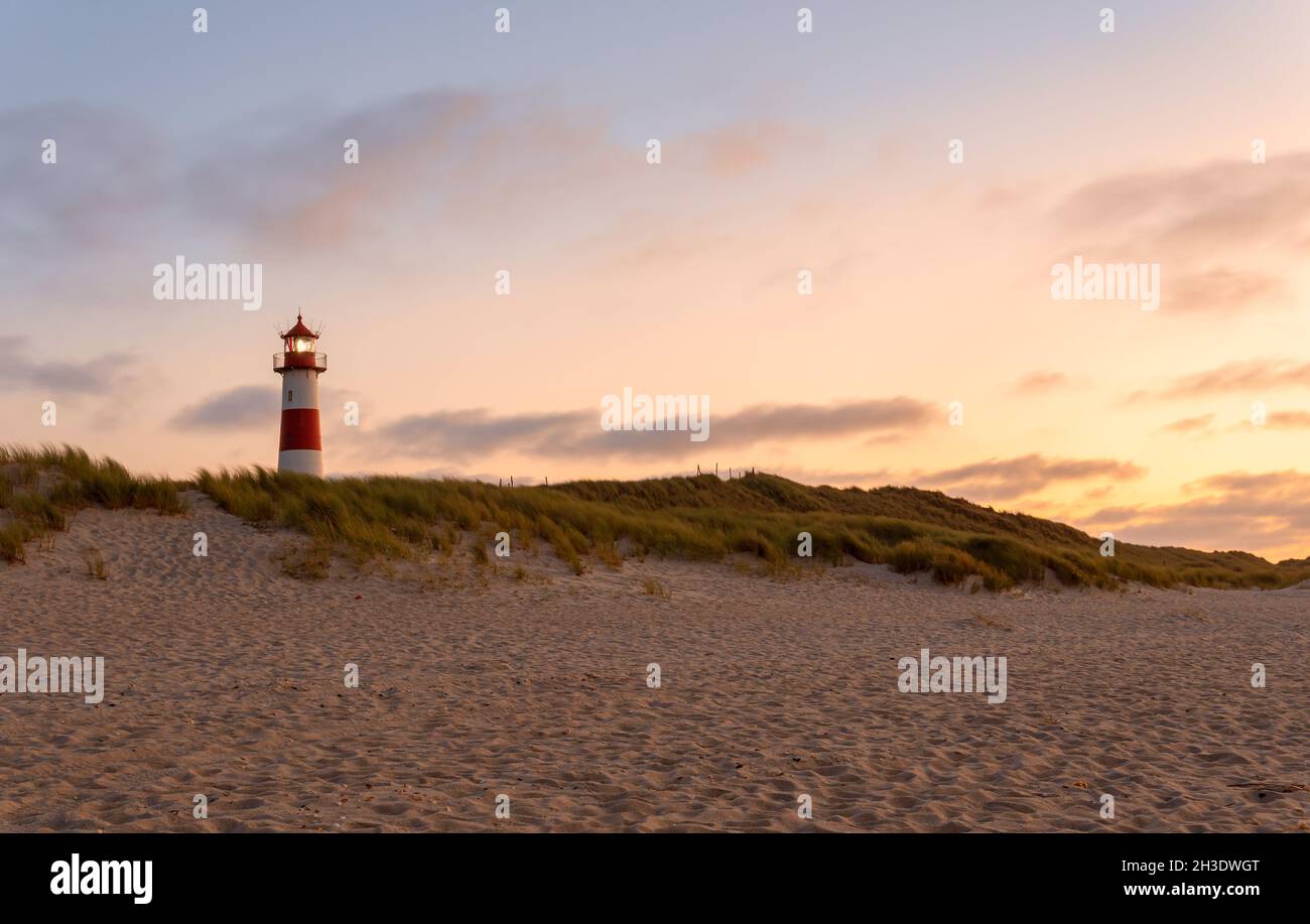 Belle liste de phare-Ost dans la lumière du coucher du soleil - sur l'île de Sylt, Allemagne Banque D'Images