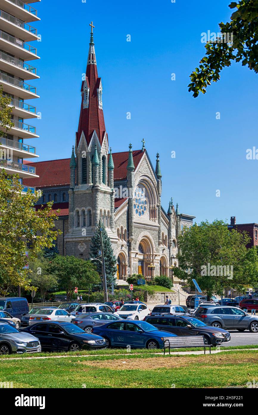 Église catholique romaine Saint-François-Xavier, au 2319, rue Green, dans le quartier historique Spring Garden de Philadelphie. Banque D'Images