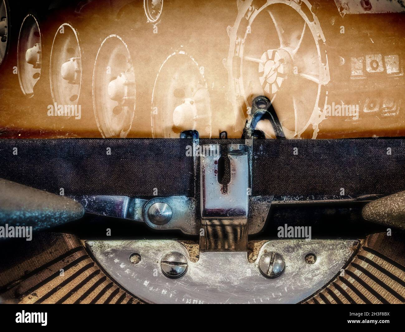 Machine à écrire vintage avec chenilles de réservoir affichées en arrière-plan Banque D'Images