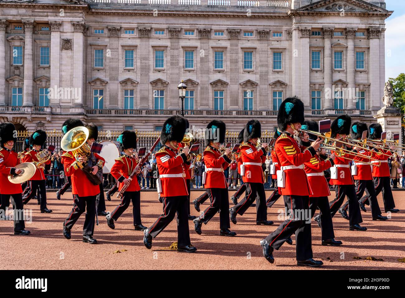 Cérémonie de la relève de la garde, Buckingham Palace, Londres, Royaume-Uni  Photo Stock - Alamy