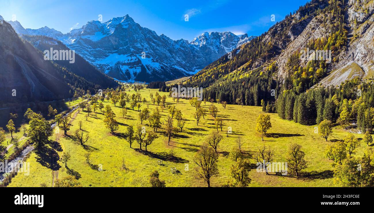 Paysage d'automne à Risstal avec Spritzkarspitze, Grosser Ahornboden, Engalpe, Eng, montagnes de Karwendel,Alpenpark Karwendel, Tyrol, Autriche, Europe Banque D'Images