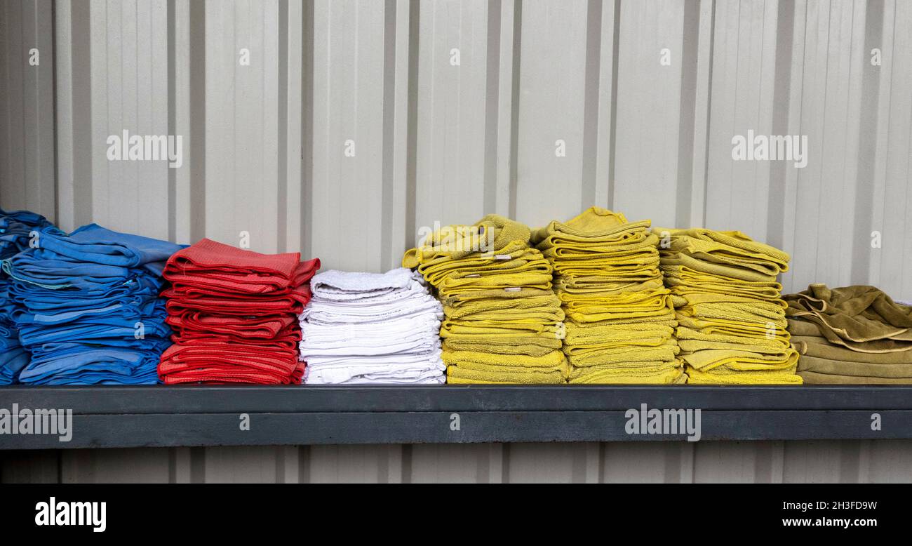 Hampshire, Royaume-Uni.2021. Accessoires de lavage de voiture pour le lavage et le nettoyage sur une étagère Banque D'Images