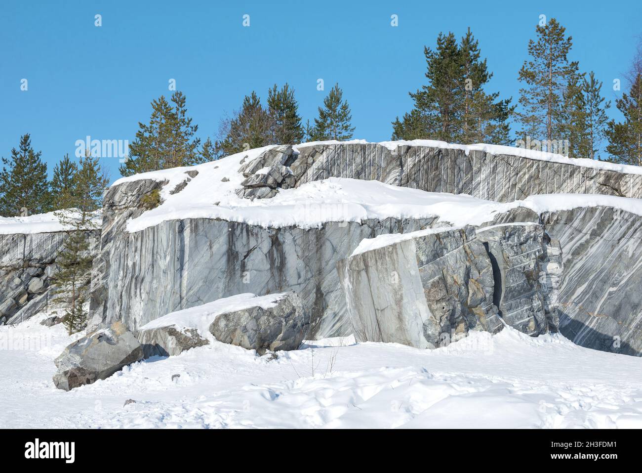 Hiver dans une vieille carrière de marbre.Ruskeala Mountain Park.Carélie, Russie Banque D'Images