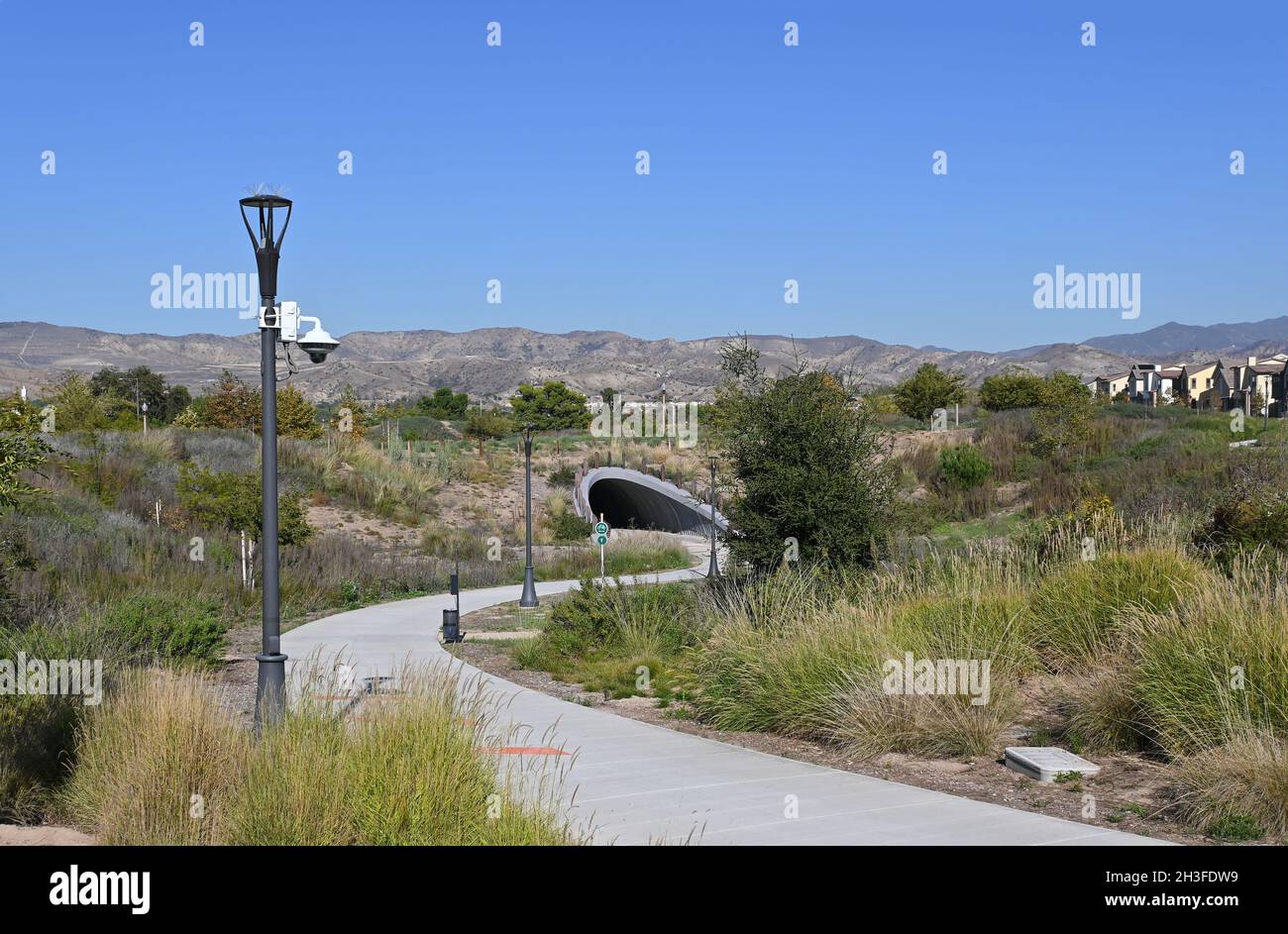 IRVINE, CALIFORNIE - 27 octobre 2021 : maisons autour des sentiers du Grand Parc, 1.5 kilomètres de marche et de vélo dans la région de Upper Bee et Bosque, Banque D'Images