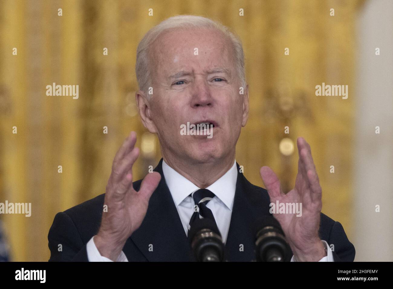Le président Joe Biden a parlé de ses projets de loi sur les infrastructures et des compromis possibles sur le budget dans la salle est de la Maison Blanche à Washington, DC, le jeudi 28 octobre 2021.Biden a annoncé qu'il existe un accord-cadre pour les plans de dépenses de plusieurs milliers de milliards de dollars.Photo de Tasos Katopodis/Pool/ABACAPRESS.COM Banque D'Images