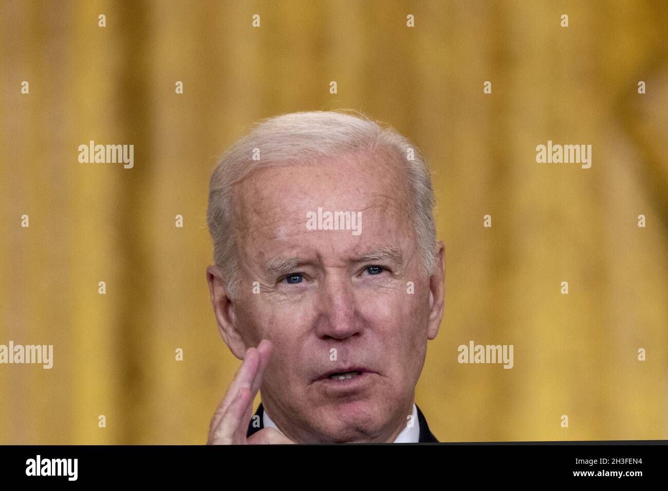Le président Joe Biden a parlé de ses projets de loi sur les infrastructures et des compromis possibles sur le budget dans la salle est de la Maison Blanche à Washington, DC, le jeudi 28 octobre 2021.Biden a annoncé qu'il existe un accord-cadre pour les plans de dépenses de plusieurs milliers de milliards de dollars.Photo de Tasos Katopodis/Pool/ABACAPRESS.COM Banque D'Images