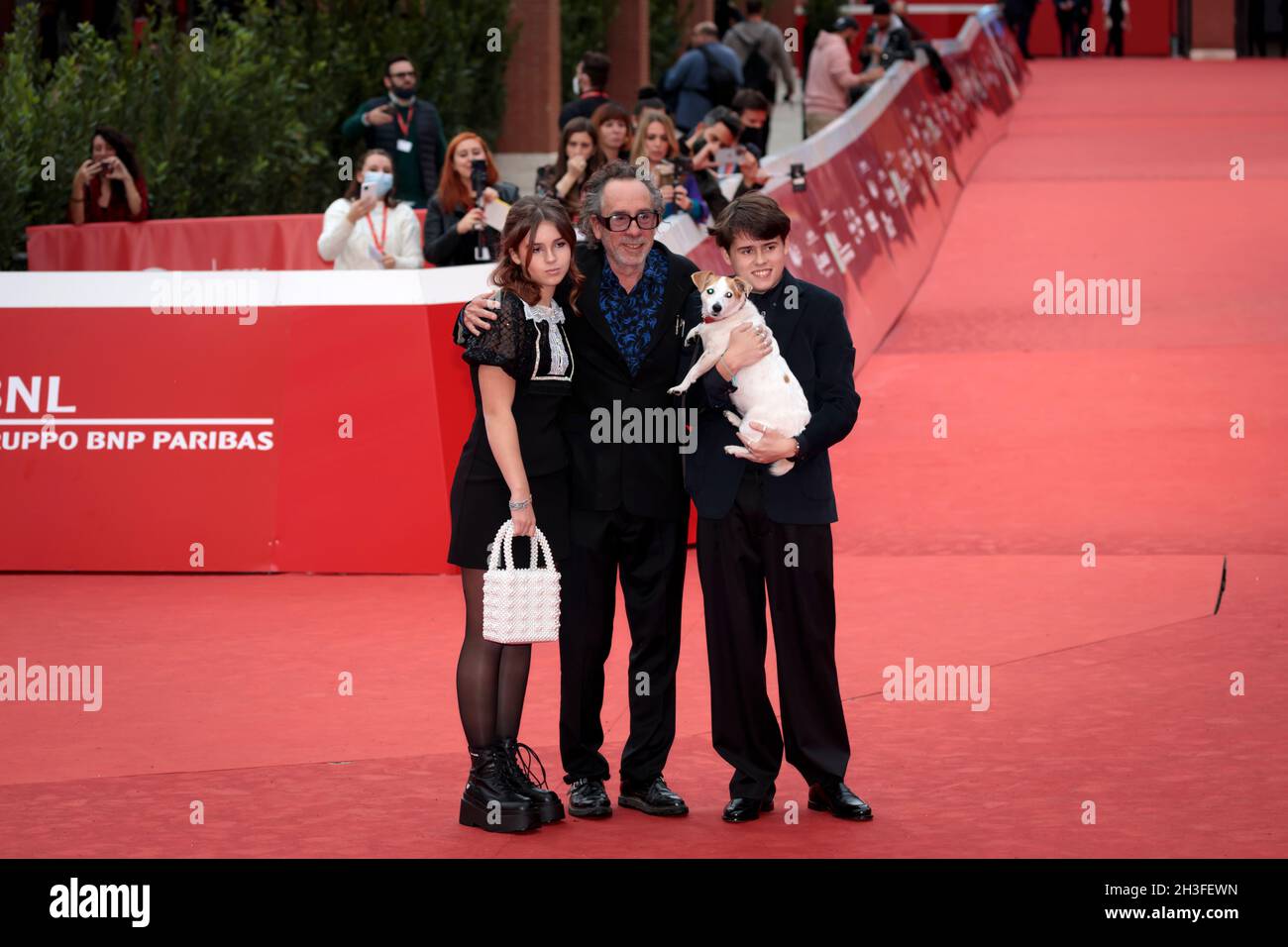 Rome, Italie - 23 octobre 2021 : le réalisateur américain Tim Burton et ses fils Nell Burton, Billy-Ray Burton au Festival du film de Rome 2021.Tim Burton rencontre étroite tapis rouge. Banque D'Images