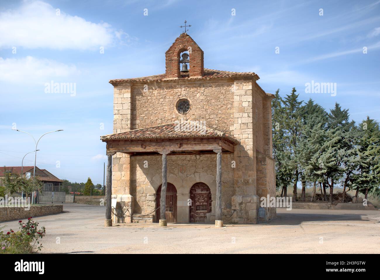 Hermitage de notre Dame de la Solitude à Berlanga de Duero, Soria, Espagne.Un bâtiment du XVIe siècle avec un portique en bois, construit en maçonnerie. Banque D'Images