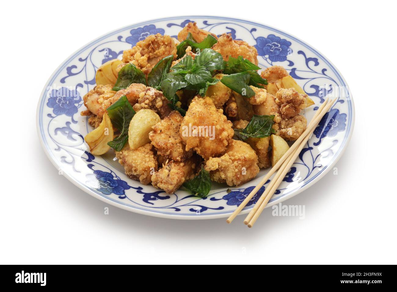 poulet au pop-corn taïwanais au basilic frit, et vous pouvez généralement choisir d'autres ingrédients pour obtenir frits en profondeur, et mélangés ensemble, comme l'ail, le basilic, br Banque D'Images