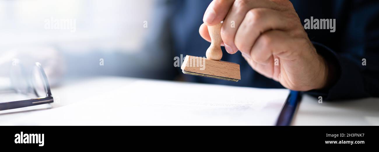 Timbre du document de contrat de notaire public et approbation du permis Banque D'Images