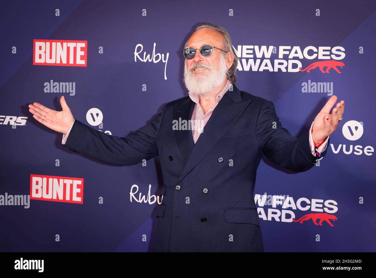 Hambourg, Allemagne.28 octobre 2021.Frederick Lichtenstein (musicien) arrive sur le tapis rouge pour le Bunte New faces Award Music 2021 au Ruby Lotti Hotel & Bar.Credit: Christian Charisius/dpa/Alay Live News Banque D'Images