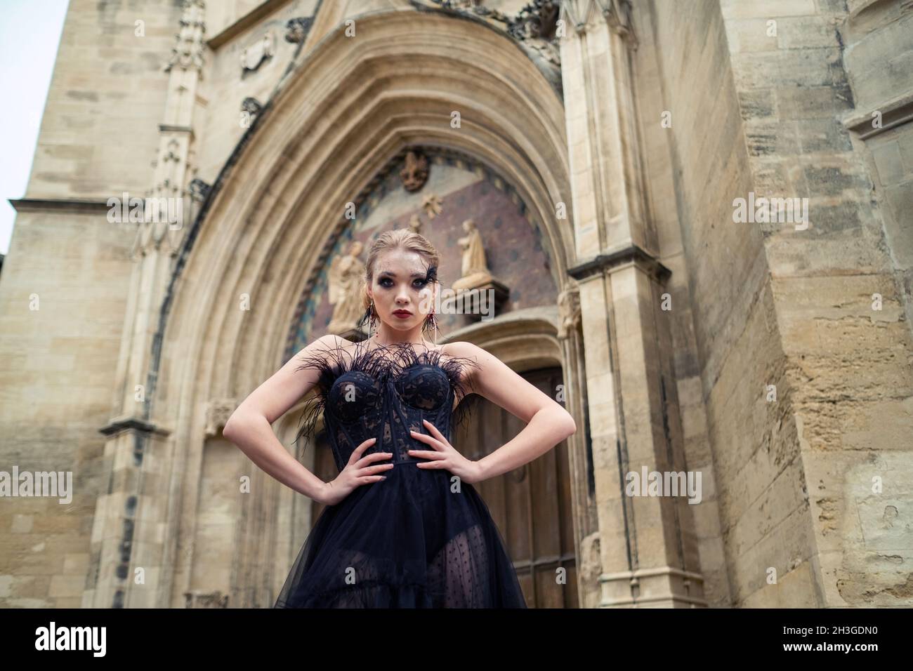 Robe de mariée noire Banque de photographies et d'images à haute résolution  - Alamy