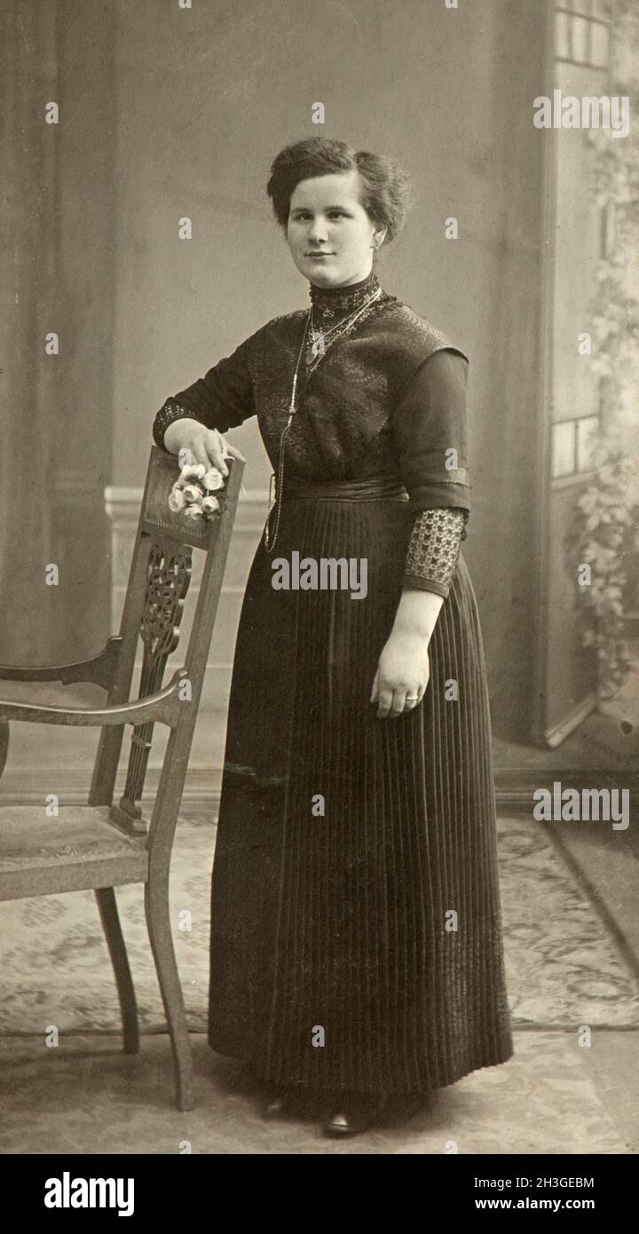Femme allemande riche pendant la période belle époque (la photo a été prise par le photographe Paul Tornow à Berlin) Banque D'Images