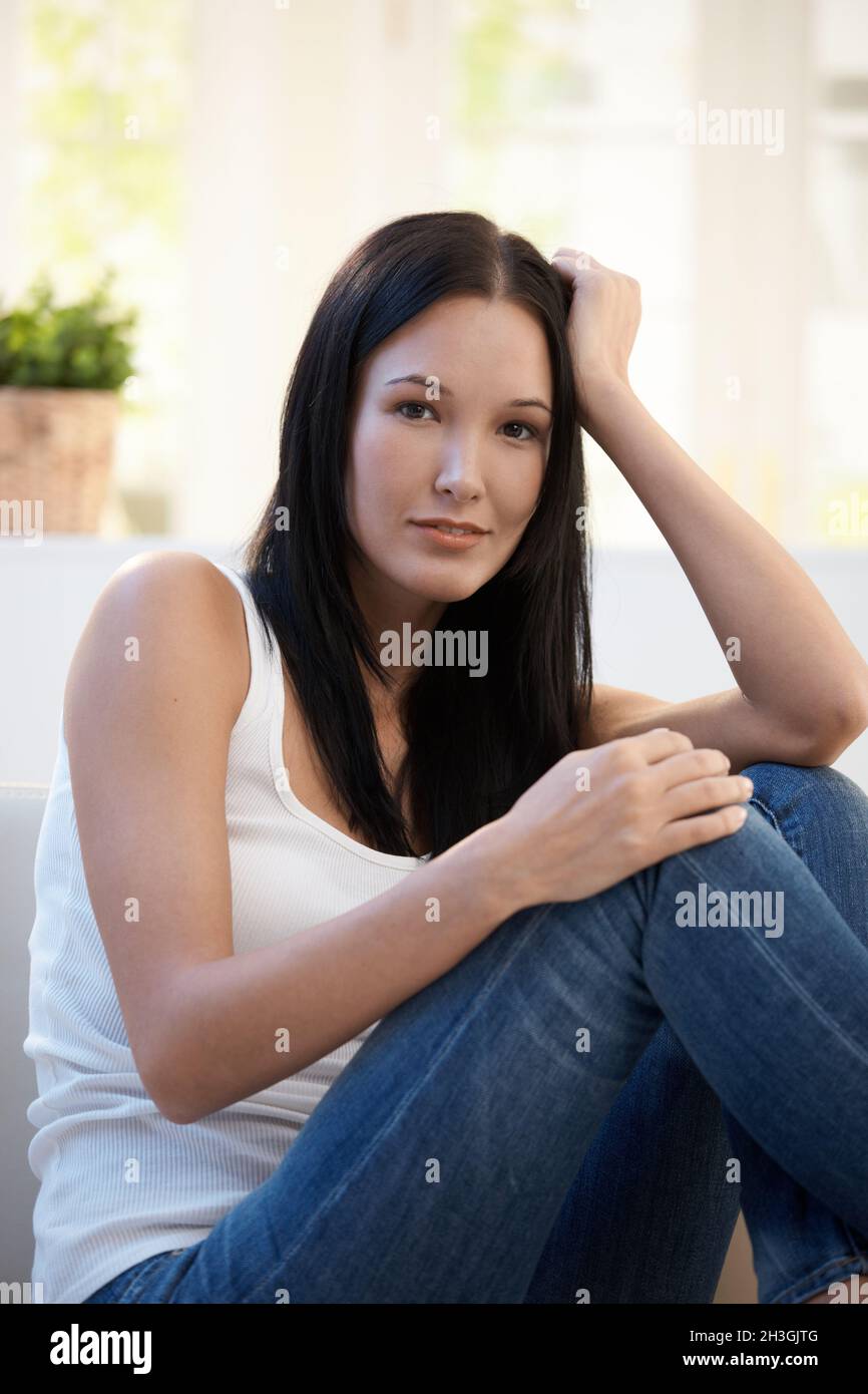 Portrait de belle jeune femme Banque D'Images