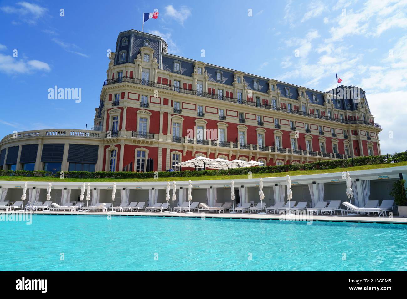 BIARRITZ, FRANCE -17 AOÛT 2021 - vue sur l'Hôtel du Palais, un bâtiment historique historique de référence construit à l'origine comme un palais pour la princesse Eugénie et Napol Banque D'Images