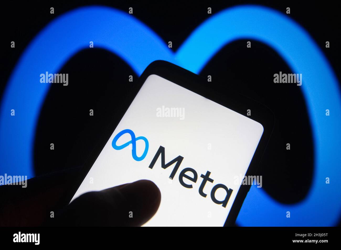 Ukraine.28 octobre 2021.Dans cette illustration, un logo Meta est visible sur un smartphone.Facebook change de nom pour Meta dans sa principale marque de marque, semble-t-il par les médias.Crédit : SOPA Images Limited/Alamy Live News Banque D'Images