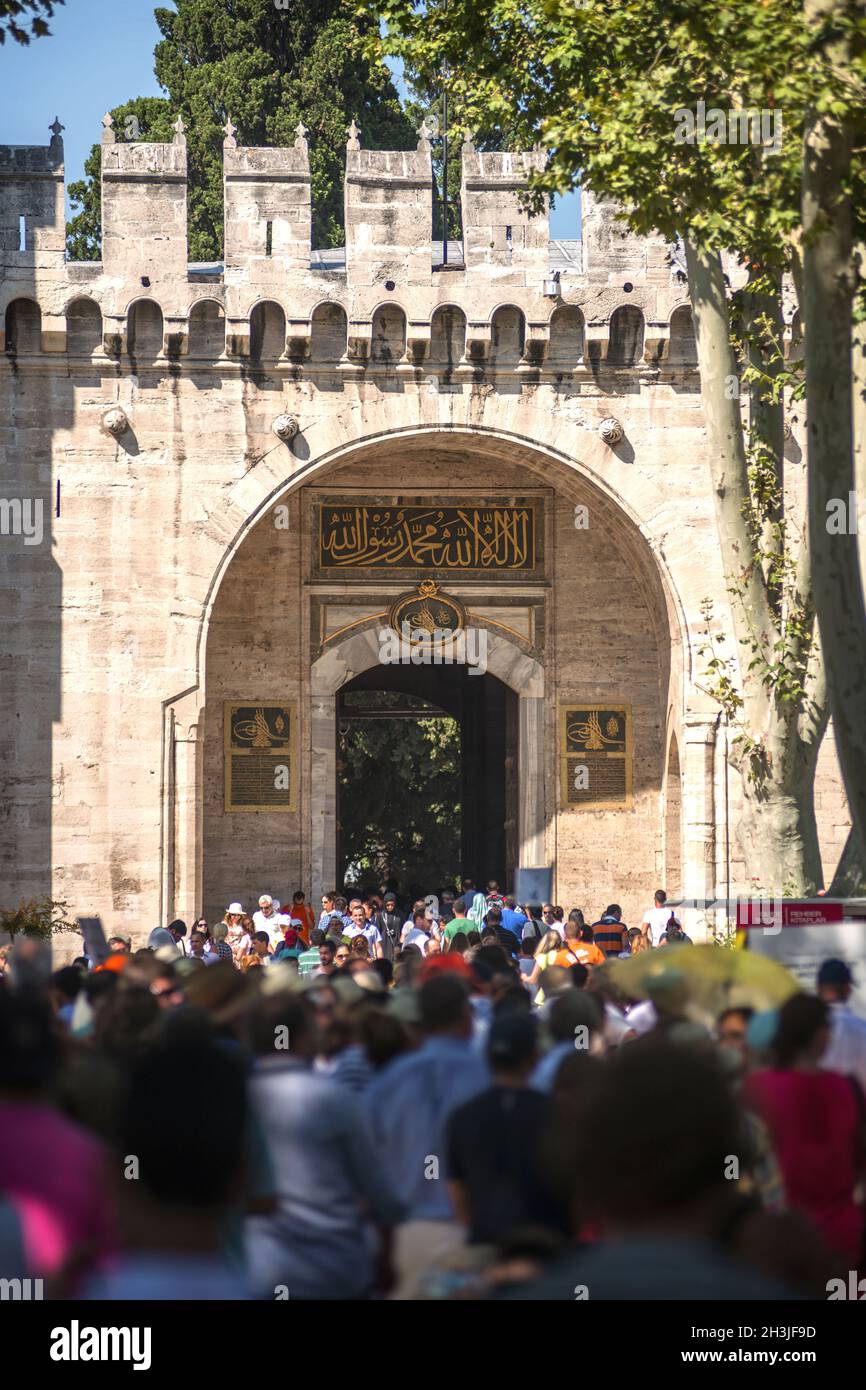 ISTANBUL, TURQUIE - 07 juillet : les visiteurs dans le palais de Topkapi sur Juillet 07, 2014, à Istanbul, Turquie Banque D'Images