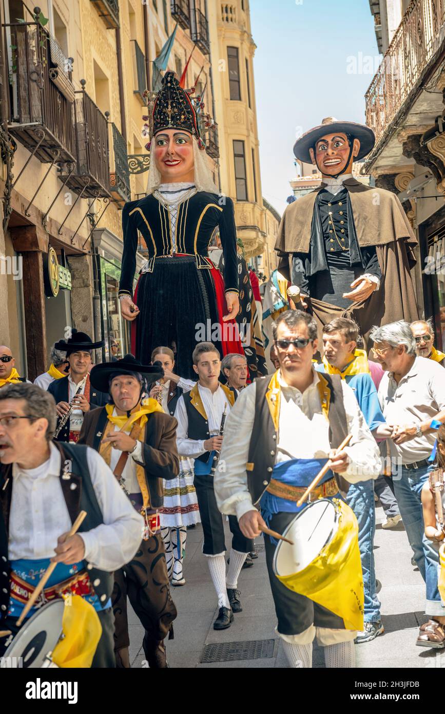 Segovia, Espagne - 29 juin 2014 : des géants et des grosses têtes (Gigantes y Cabezudos) Festival à Ségovie le 29 juin 2014 à Ségovie, Spa Banque D'Images