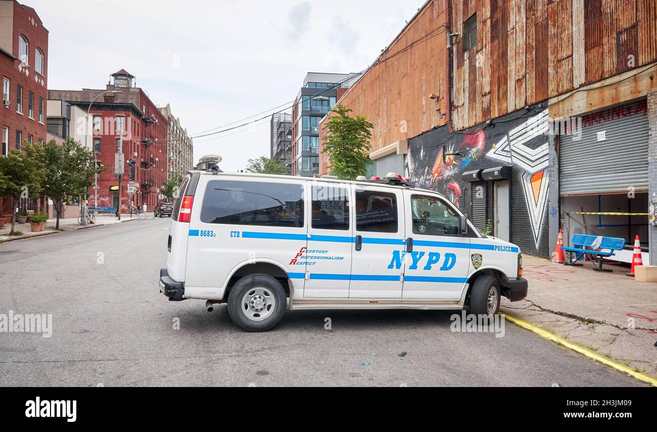 New York, États-Unis - 04 juillet 2018 : véhicule du service de police de la ville de New York (NYPD) stationné dans une rue à Brooklyn. Banque D'Images