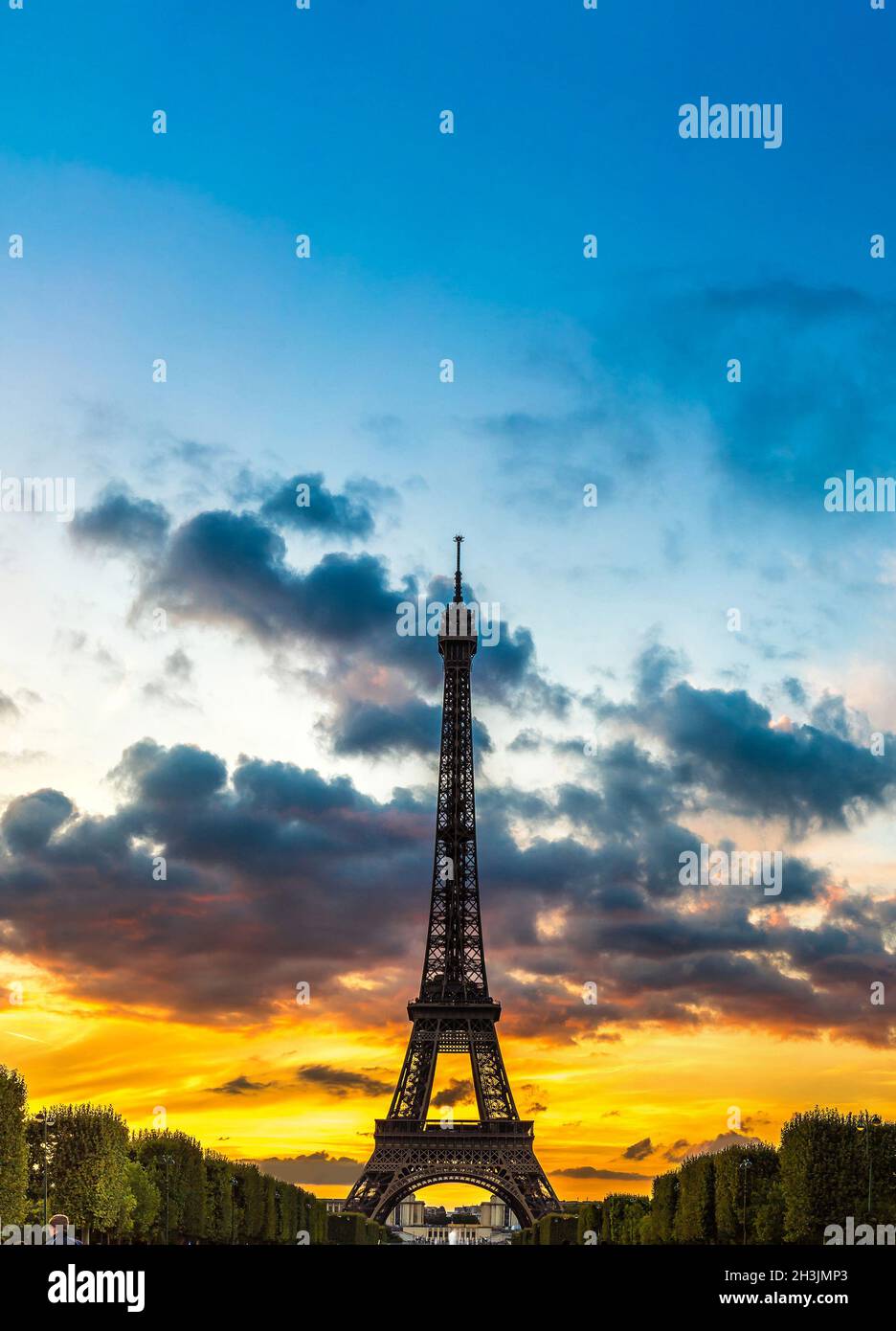 La Tour Eiffel au coucher du soleil à Paris Banque D'Images