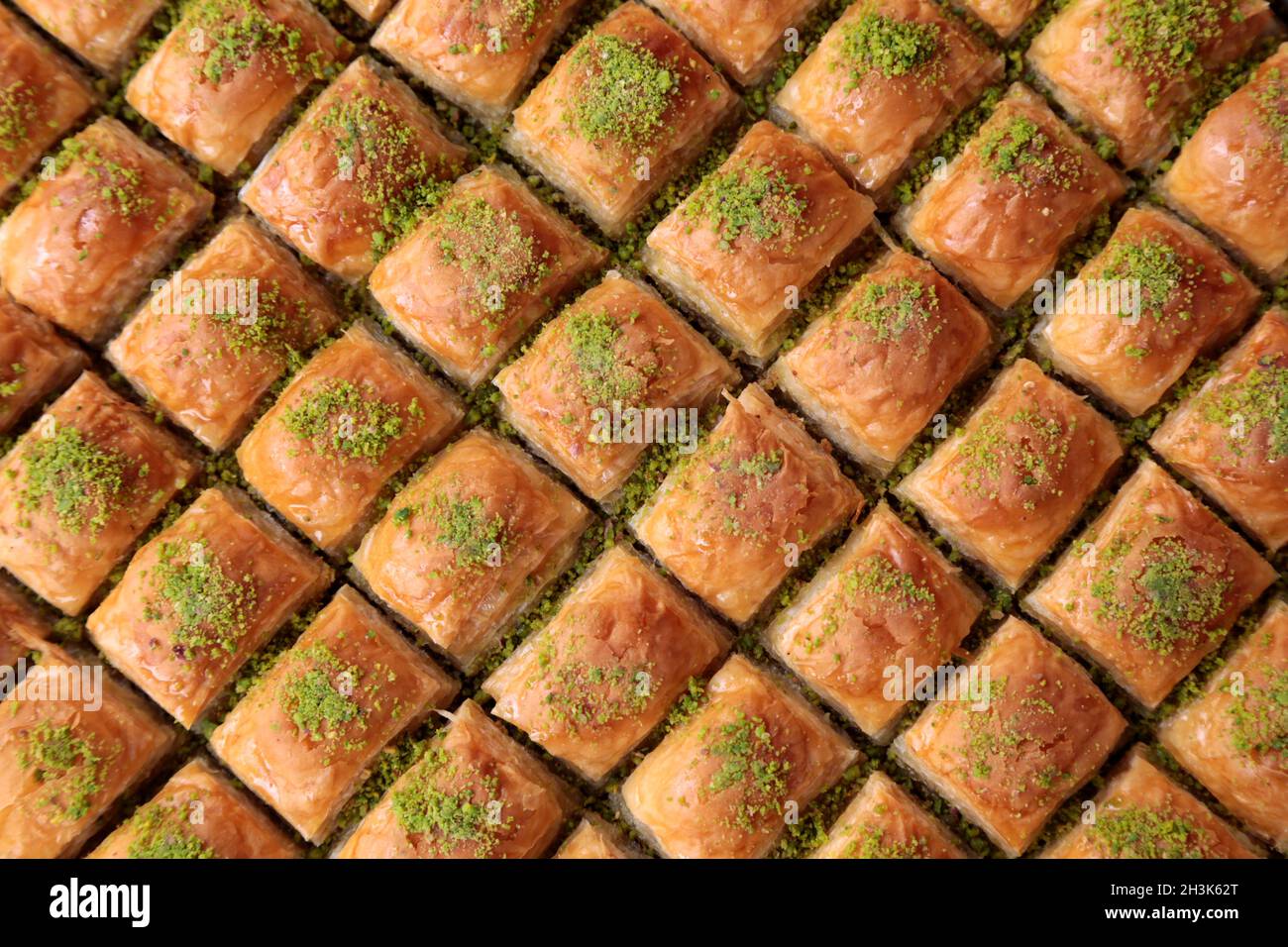 Le baklava est un dessert turc traditionnel. Il est fait de pistachio et de noyer. La pâte fine et le sorbet au sucre sont utilisés dans la fabrication de la baklava. Banque D'Images