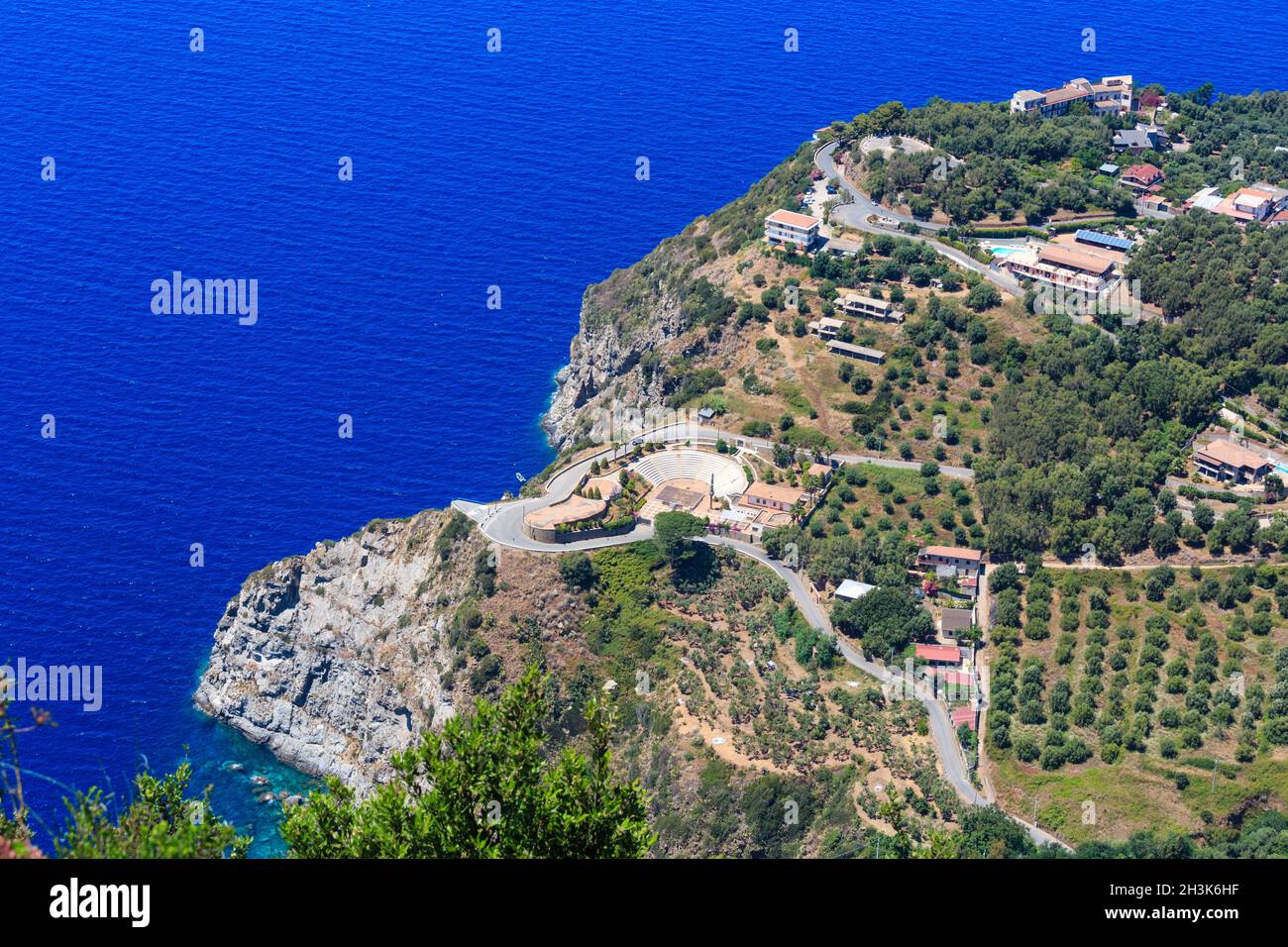 Vue sur la côte de mer (Calabre, Italie). Banque D'Images