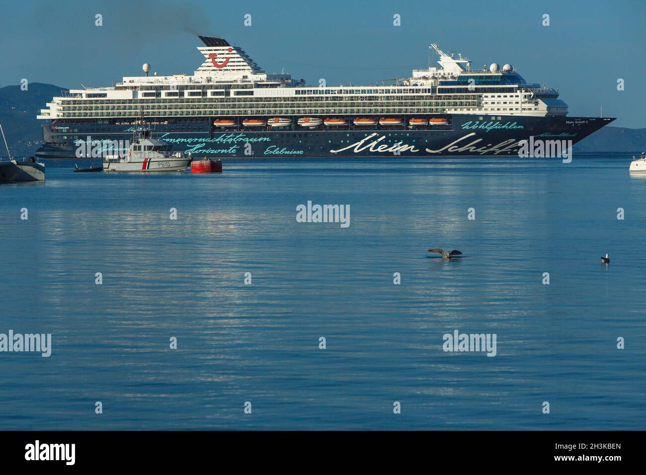FRANCE.CORSE DU SUD (2A) AJACCIO.MARINA D'AMIRAUTÉ.MEIN SCHIFF FERRY-BOAT À L'ARRIVÉE. Banque D'Images