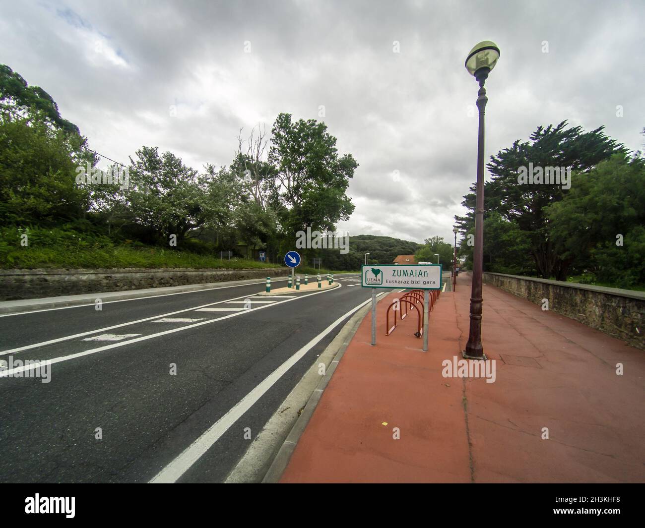 Belle photo du panneau de route de l'entrée de Zumaia à Gipuzkoa, Espagne Banque D'Images