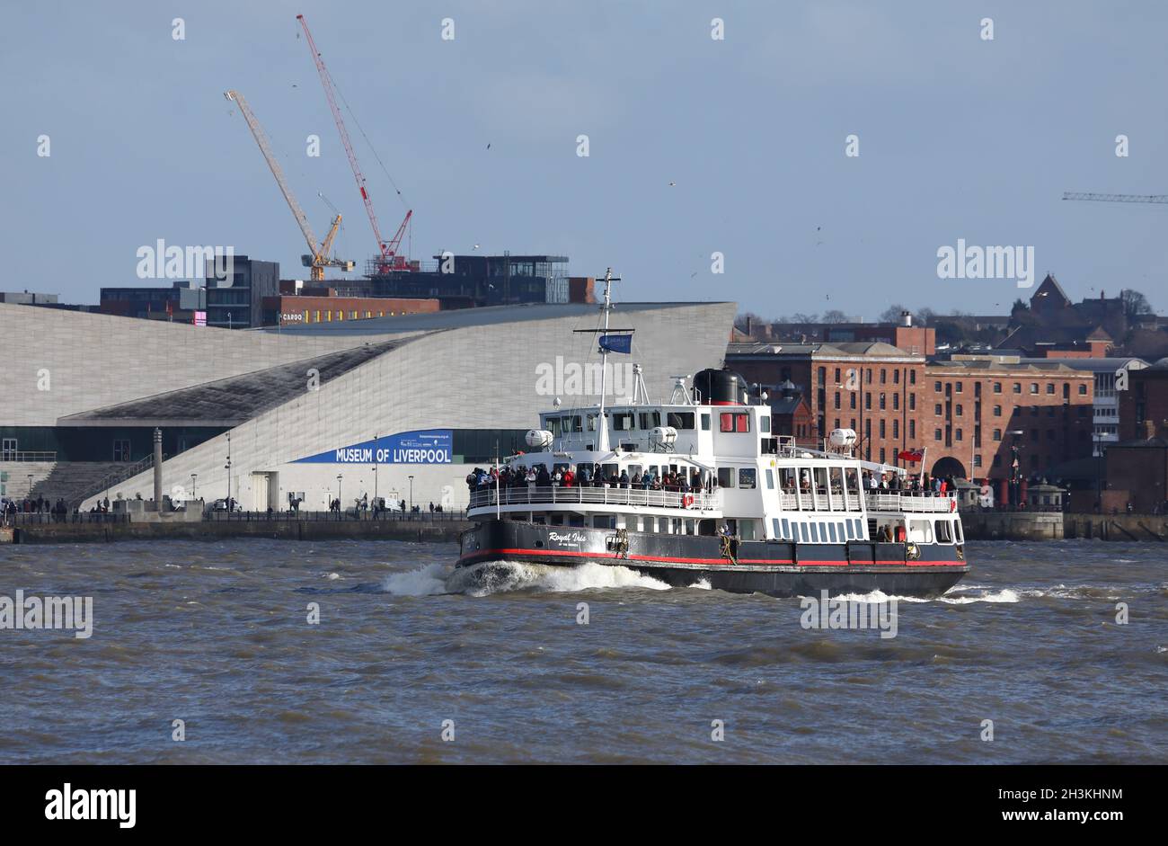 Ferry et passagers River Mersey, Liverpool, Royaume-Uni, mars 2020. Banque D'Images