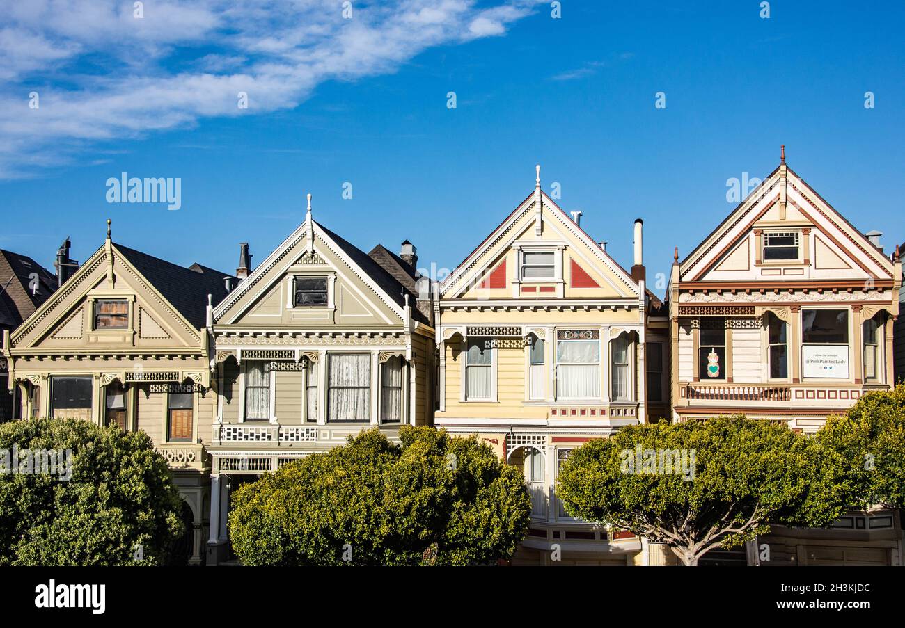 Les célèbres Painted Ladies, maisons victoriennes de rangée de cartes postales, San Francisco, Californie, U. S. A. Banque D'Images