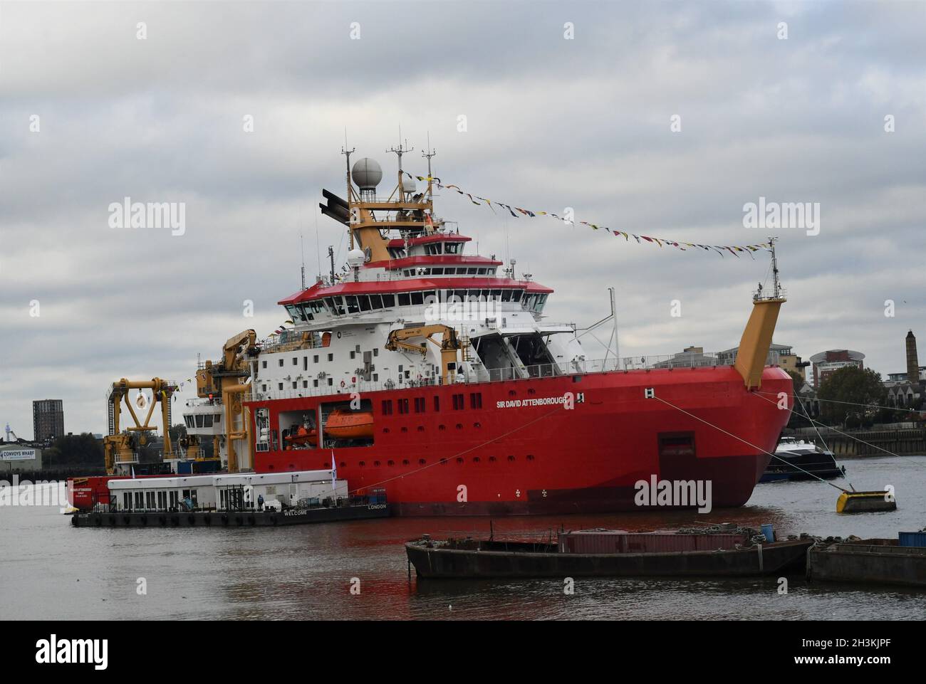 Le navire de recherche Sir RRS David Attenborough est amarré à Cutty Sark sur la Tamise Banque D'Images