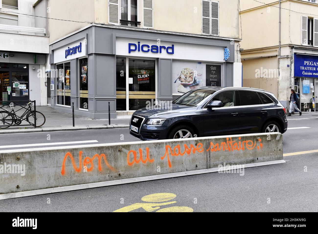 Inscription du passe sanitaire anti dans la rue de Vaugirard - Paris - France Banque D'Images