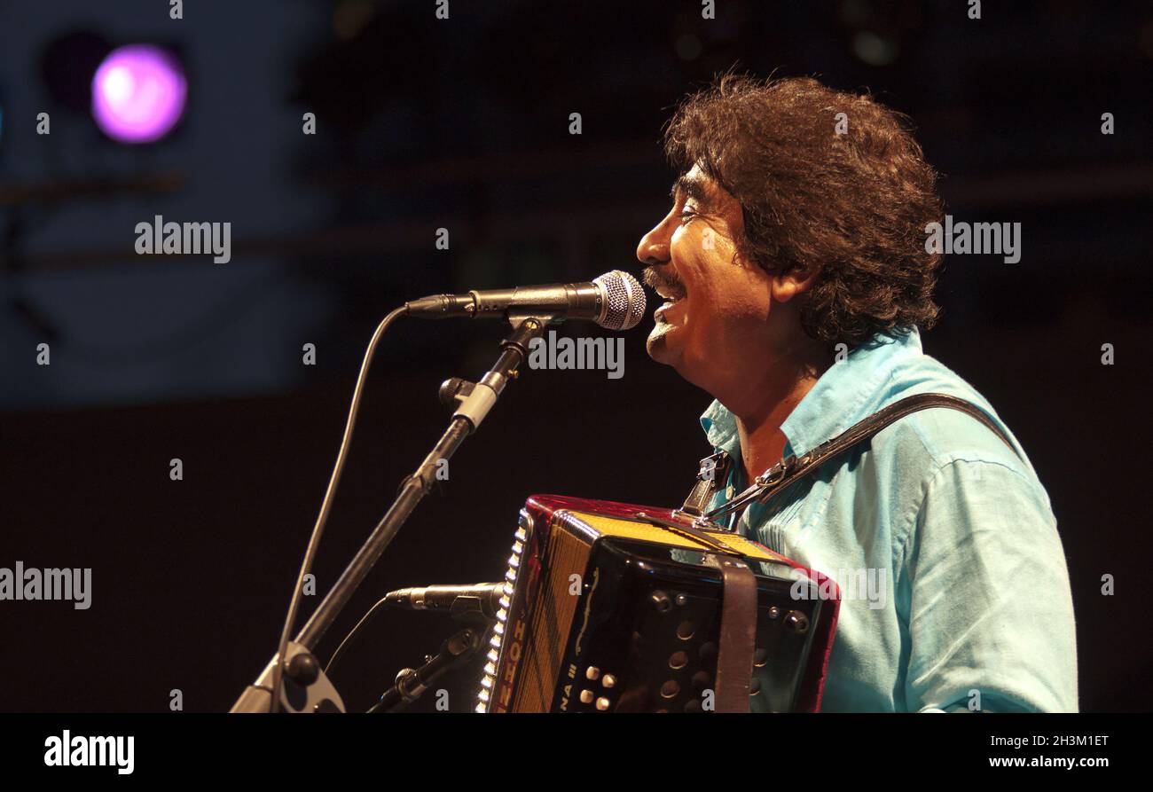 La clôture de Celso Pina, musicien, chanteur, accordéoniste et compositeur mexicain sur la scène de concert du Corazon de Mexico le 7 juillet 2011 à Toronto, Cana Banque D'Images