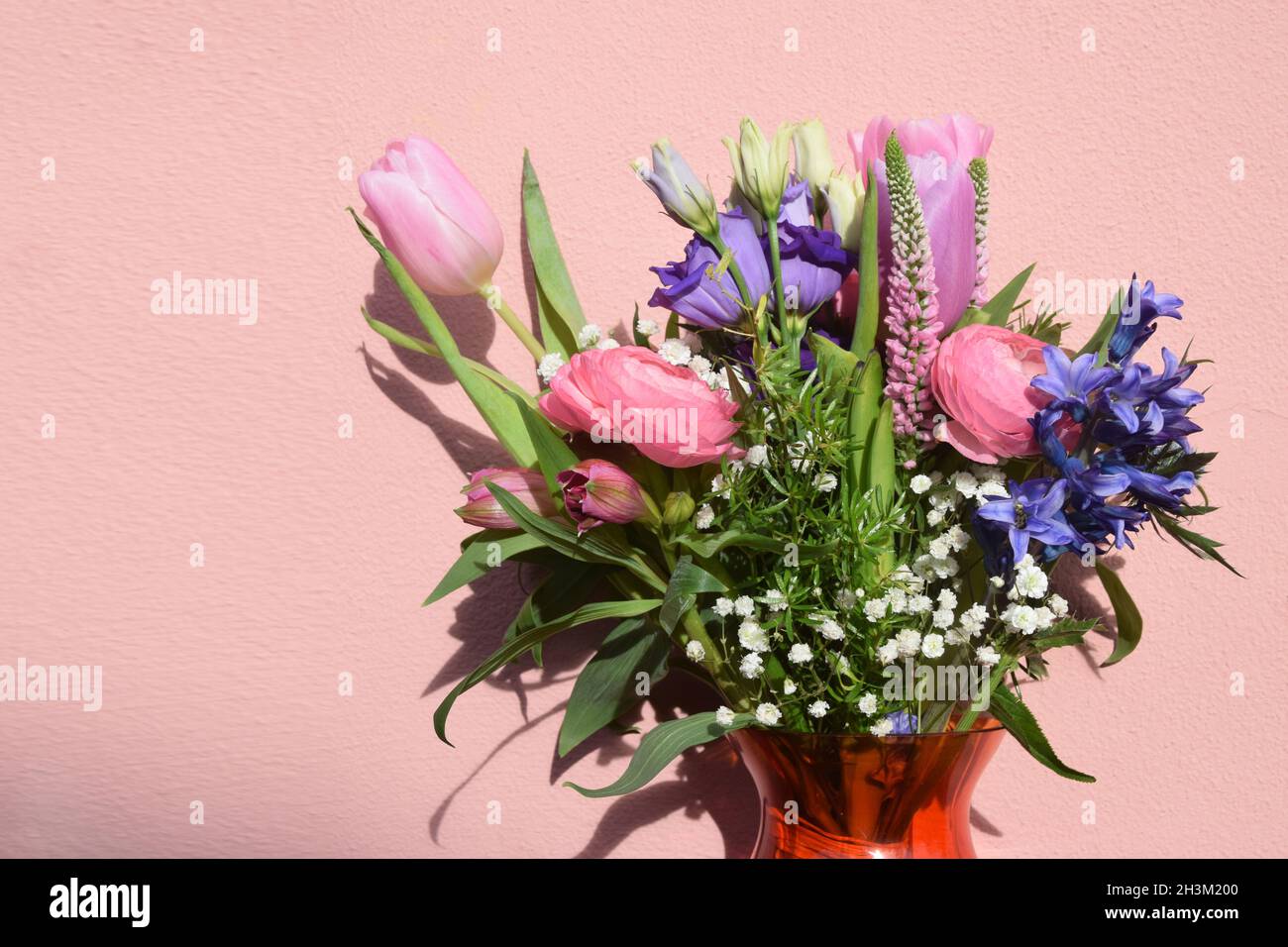 bouquet de fleurs de printemps dans vase Banque D'Images