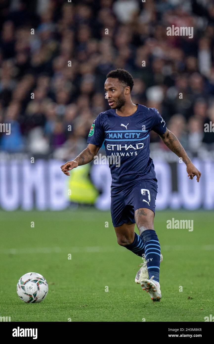 LONDRES, ANGLETERRE - OCTOBRE 27 : Raheem Sterling de Manchester City ballon de contrôle pendant le Carabao Cup Round de 16 match entre West Ham United et Man Banque D'Images