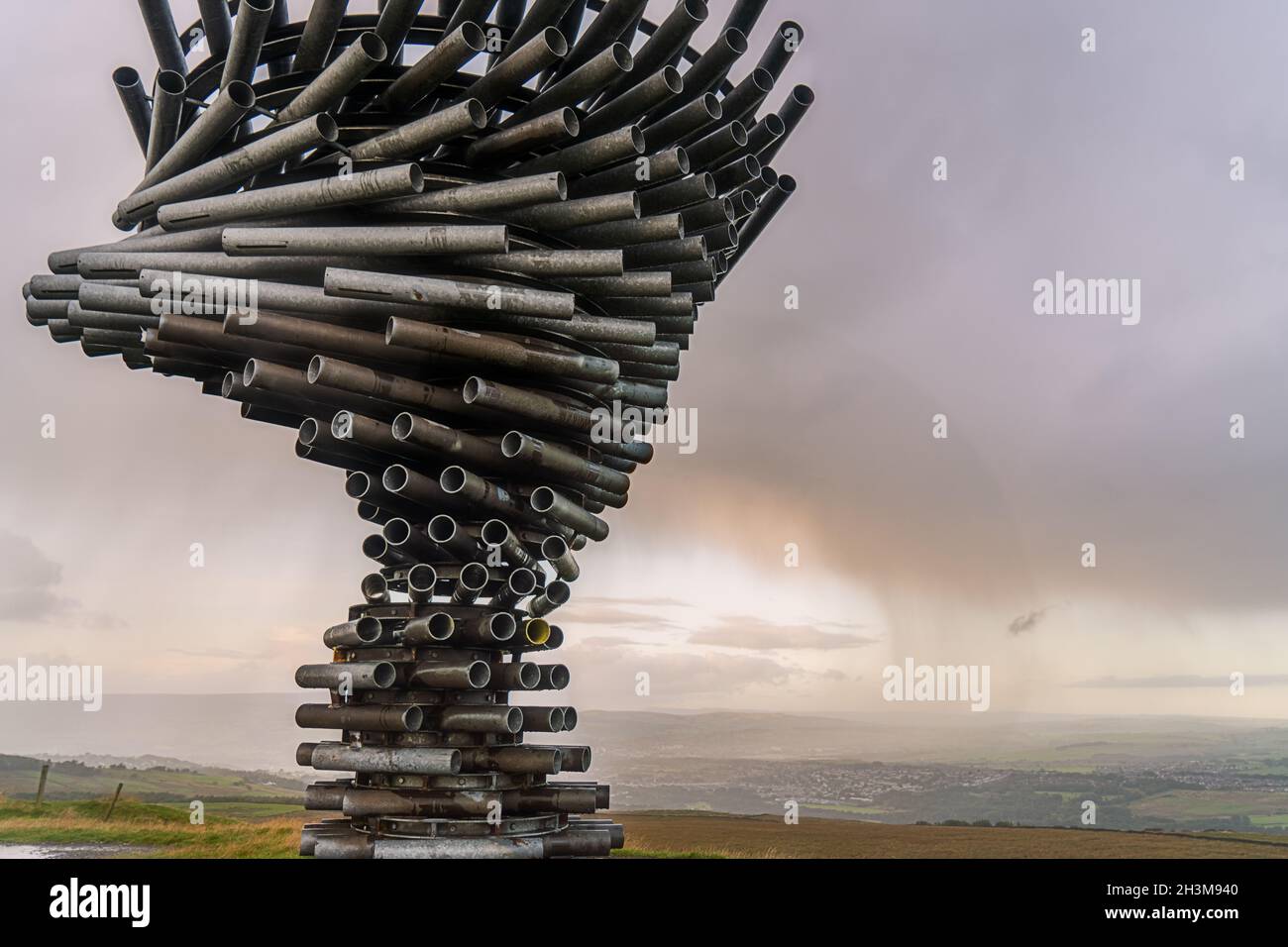 Les effets du changement climatique avec un système de mauvais temps qui traverse la vallée de Burnley, dans le Lancashire.Les nuages impressionnants du temps. Banque D'Images