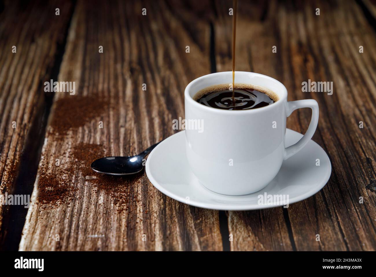 Tasse de café espresso sur table en bois Banque D'Images