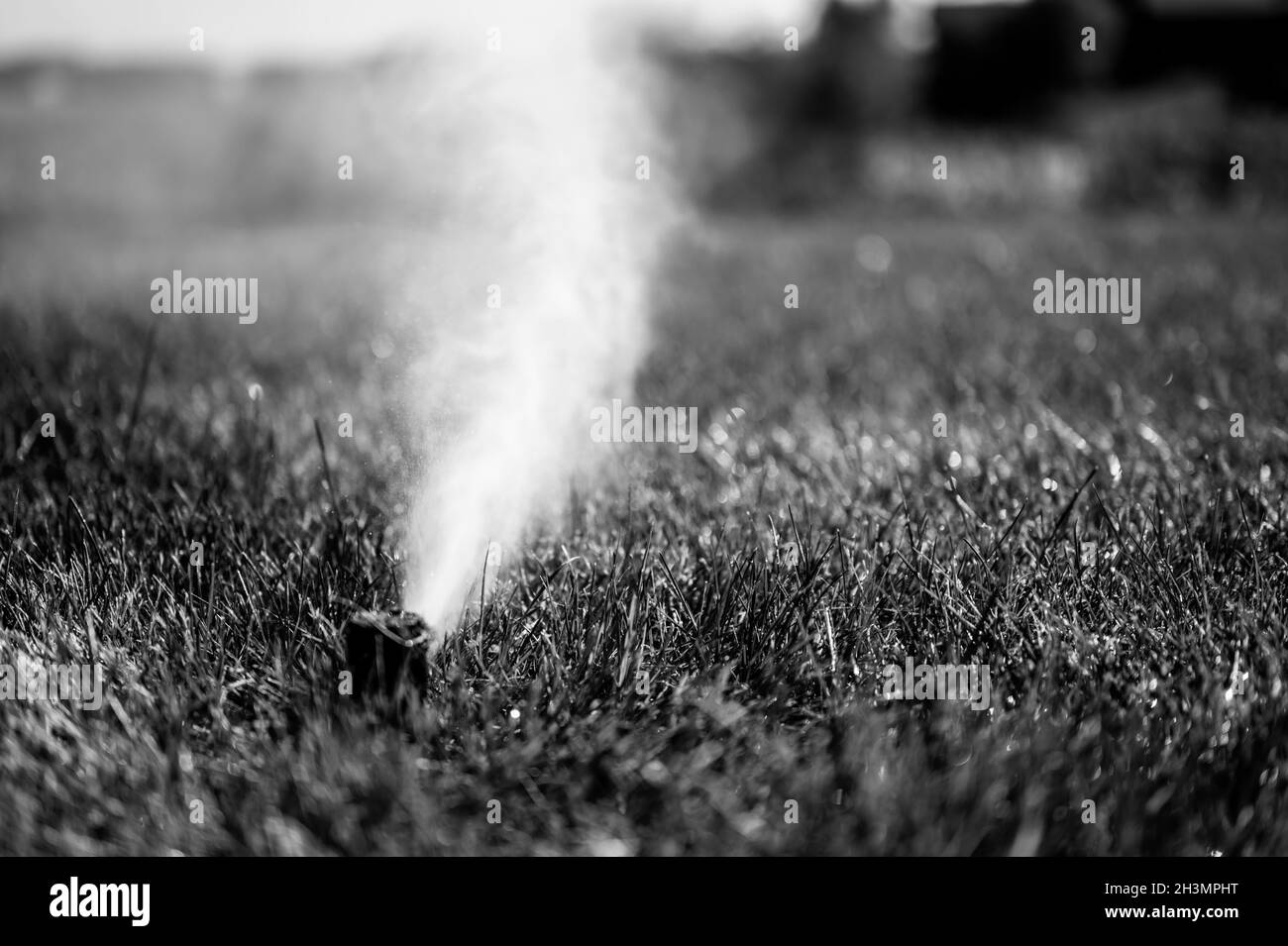 préparation pour l'hiver d'un système de gicleurs d'irrigation en soufflant de l'air sous pression pour éliminer l'eau Banque D'Images