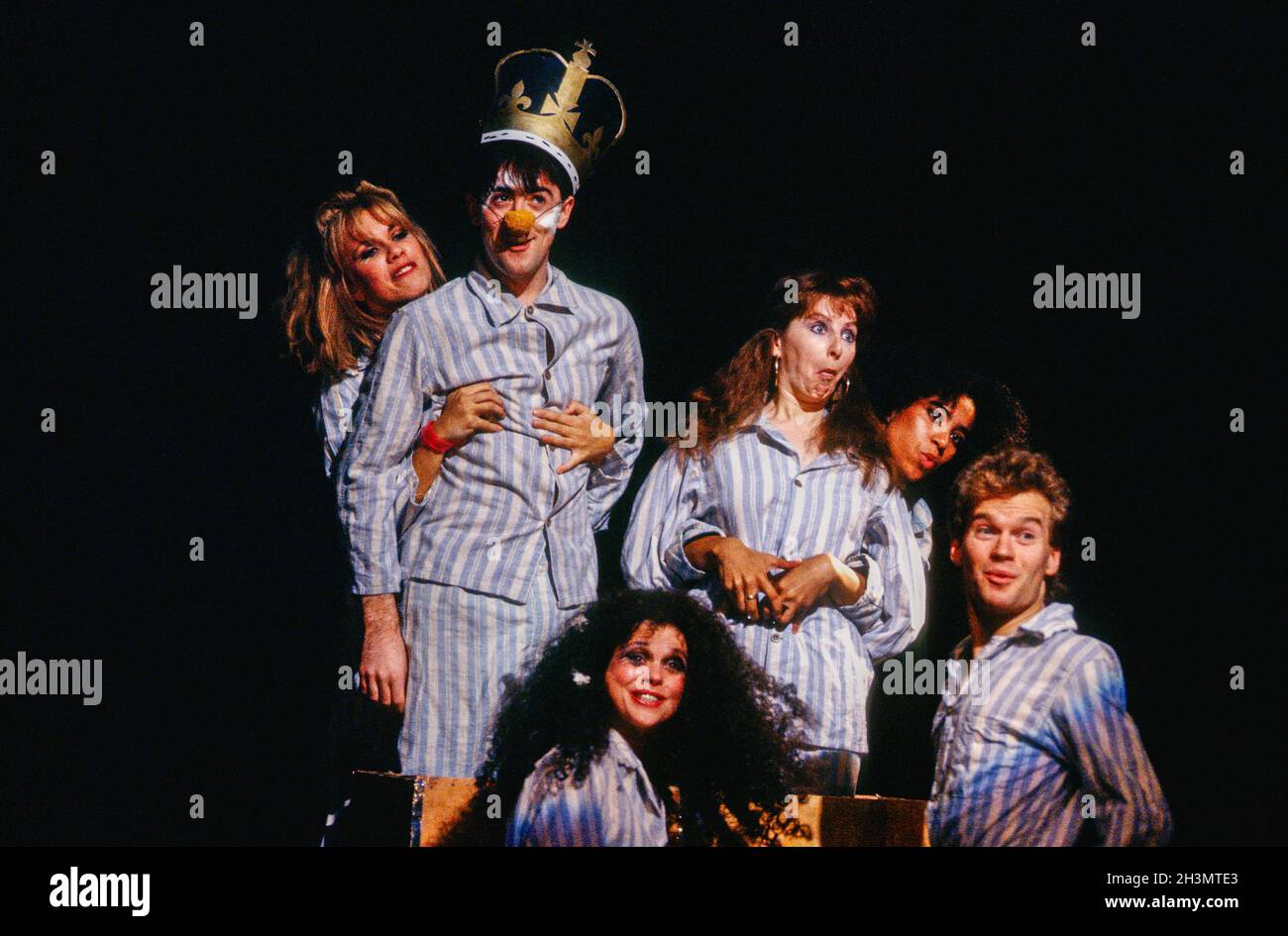 CHANTEUR de Peter Flannery à la Royal Shakespeare Company (RSC), Swan Theatre, Stratford-upon-Avon 11/10/1989 Design: Simon Higlett & Sanja Jurca Avci Fights: Terry Kiing réalisateur: Terry Hands Banque D'Images