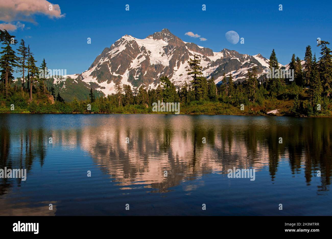 Mont Shuksan depuis Picture Lake, North Cascades National Park, Washington Banque D'Images