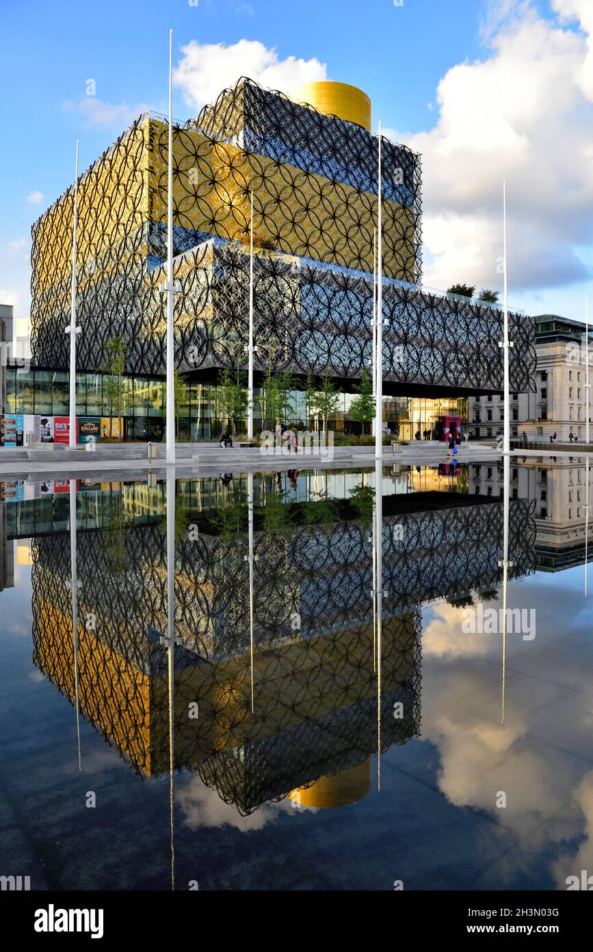 Place du Centenaire de Birmingham avec la bibliothèque de Birmingham, Royaume-Uni Banque D'Images