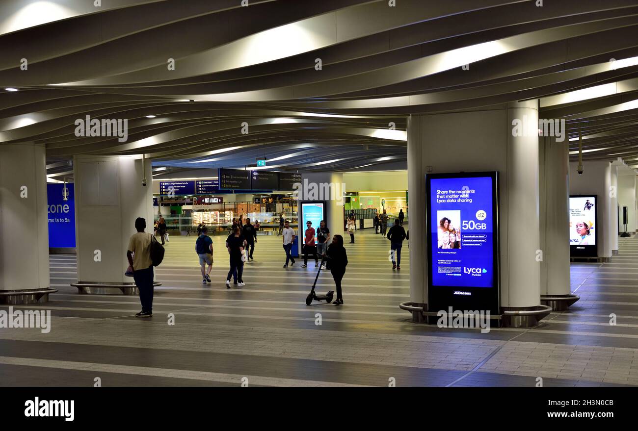 À l'intérieur de la gare de Birmingham New Street, Royaume-Uni Banque D'Images