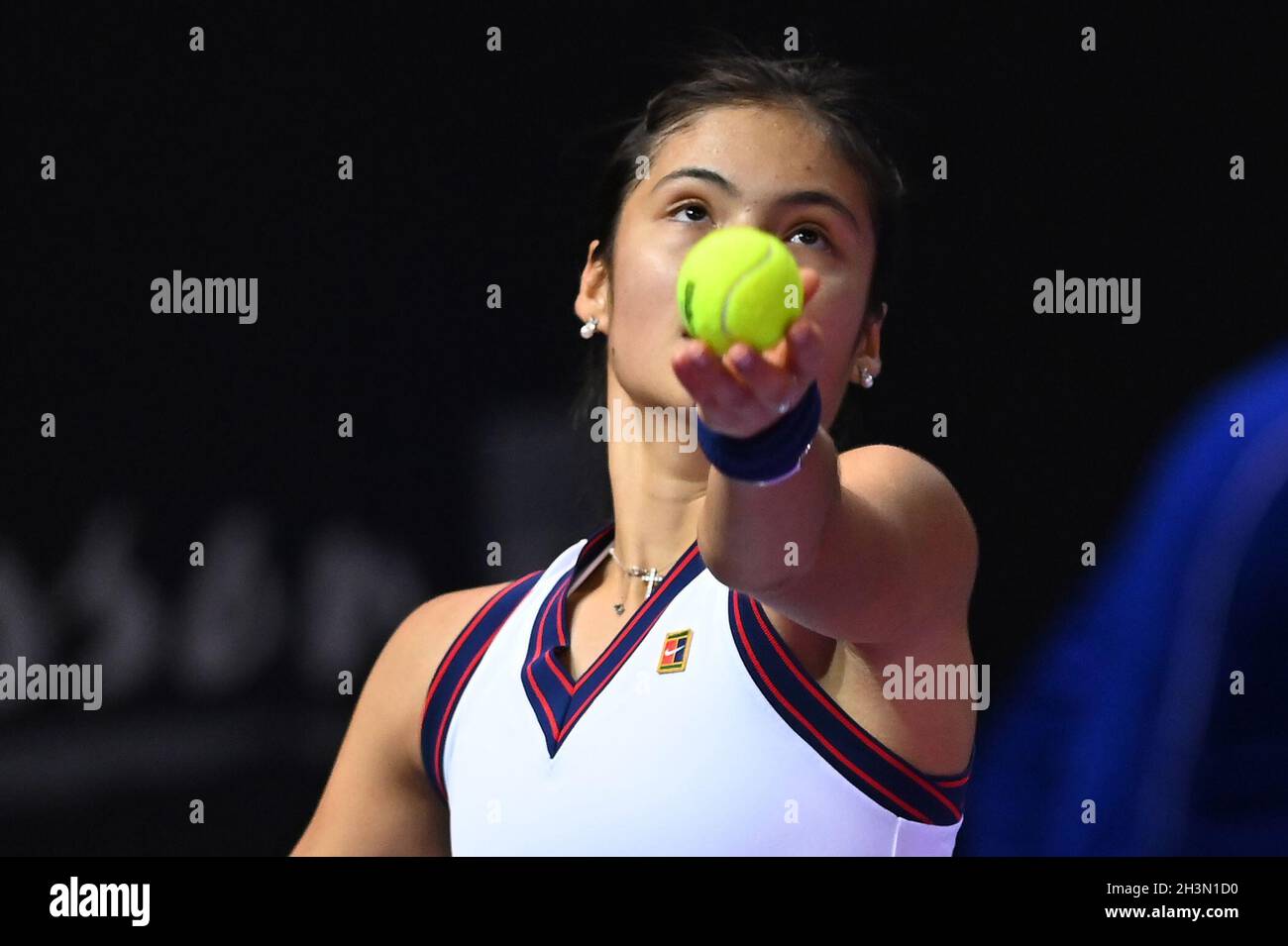 Raducanu (GBR) en action dans son quart de finale contre Marta Kostyuk (UKR) pendant le septième jour de l'Open de Transylvanie à la BT Arena, Cluj, Roumanie.Date de la photo: Vendredi 29 octobre 2021. Banque D'Images