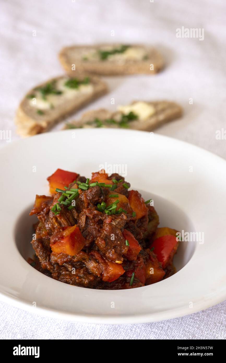 Goulash hongrois avec viande et pommes de terre Banque D'Images