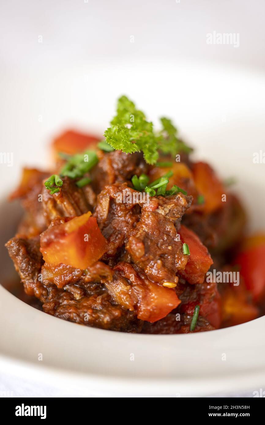 Goulash hongrois avec viande et pommes de terre Banque D'Images